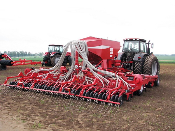 Условия труда механизаторов  в период массовых полевых работ